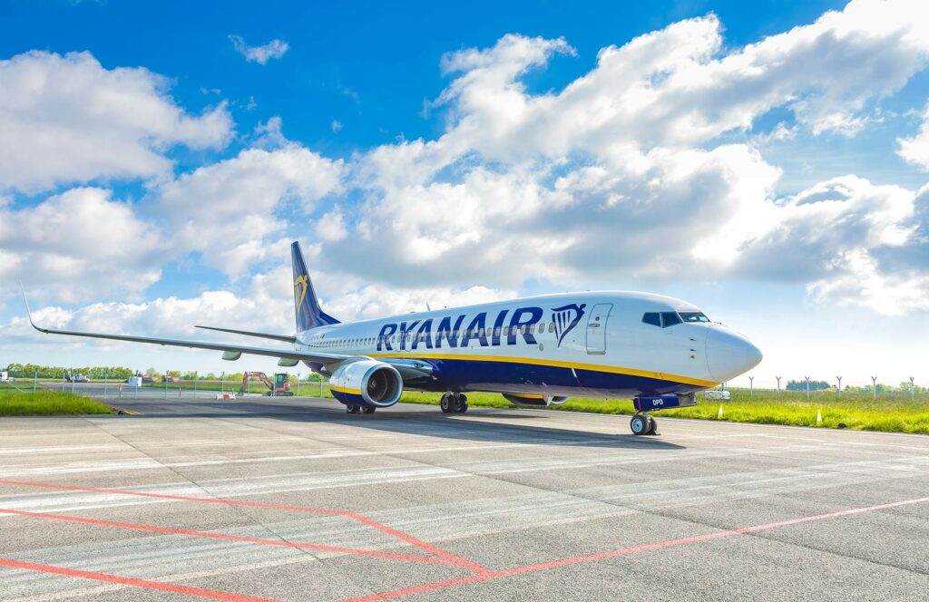 Ryanair Plain | Marketing Strategy of Ryanair | IIDE