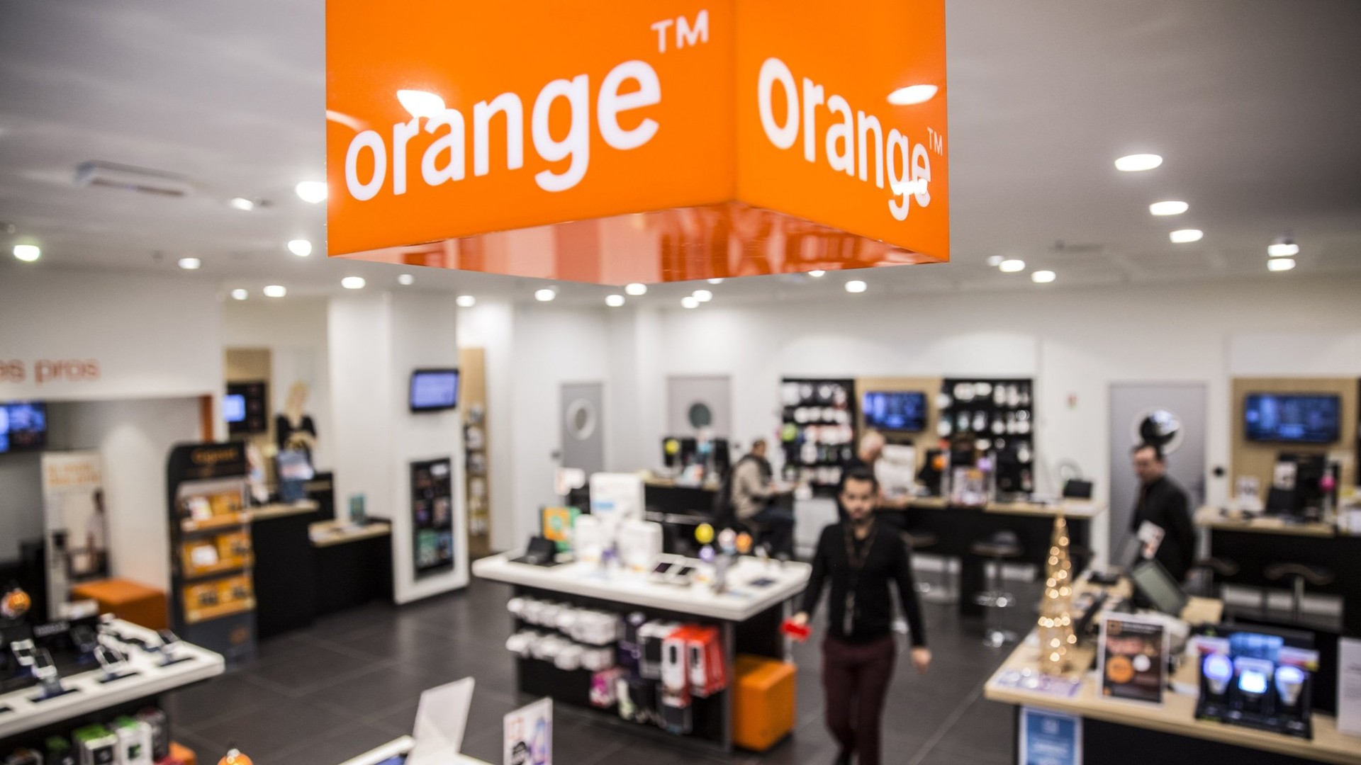 Marketing strategy of Orange - Orange Mobile Store
